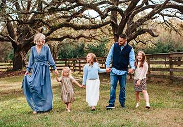 How to Coordinate Outfits for Family Photoshoots